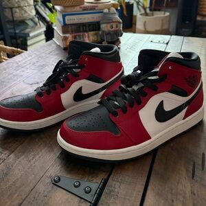 Men’s Sz 8 Nike Air Jordan 1 Mid Sneakers - Red Black White